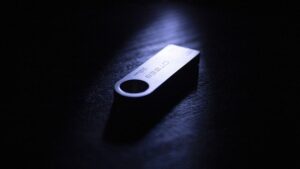 ランサムウェア入りUSB送り付ける攻撃手口にFBI注意喚起