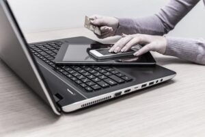 クレジットやキャッシュレス決済事業者かたるフィッシングメール相次ぐ
