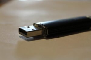 USB紛失で1万1,147名分の情報流出　化粧・医薬品販売【たしろ薬品】