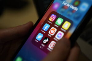 【LINE】名前やサイト履歴など第三者に流出8年間
