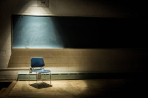 教員専用フォルダーに不正アクセスし49名分の情報を拡散　中学生徒「興味本位でやってしまった」