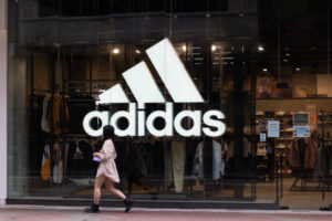 アディダス、顧客情報流出か　数百万人規模の被害、過去にも