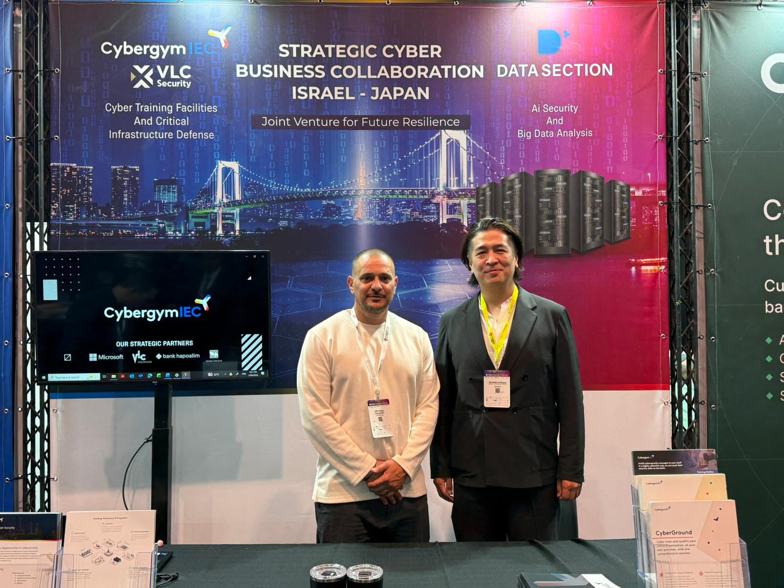左:CYBERGYM IEC CEO Ofir Hason<br />右:株式会社VLC Security 代表取締役社長 石原紀彦